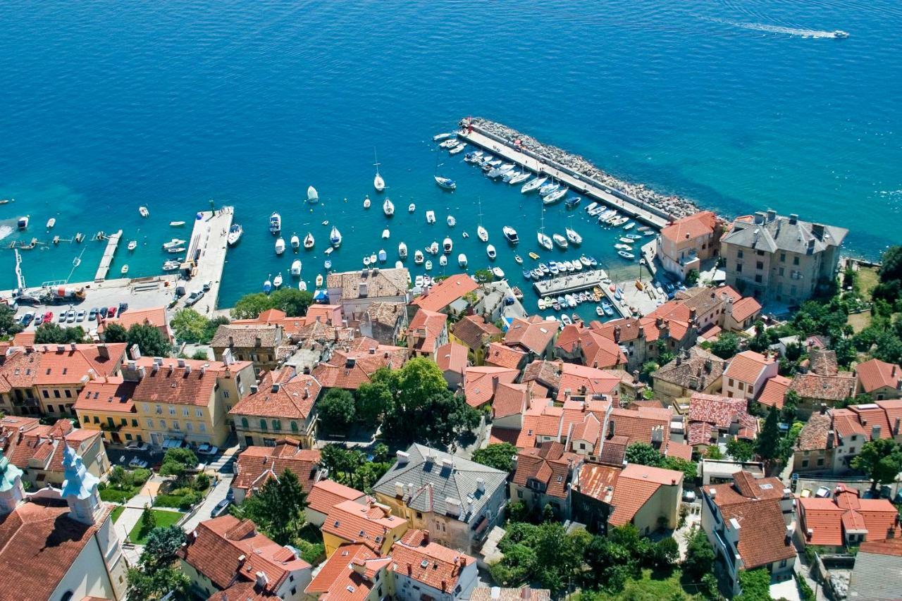 Apartments Anita Near Opatija With Private Parking มาทุลยี ภายนอก รูปภาพ