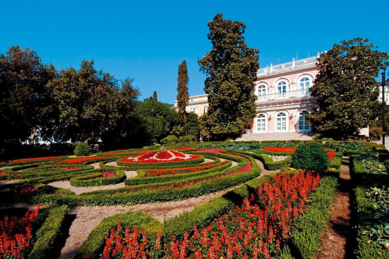 Apartments Anita Near Opatija With Private Parking มาทุลยี ภายนอก รูปภาพ